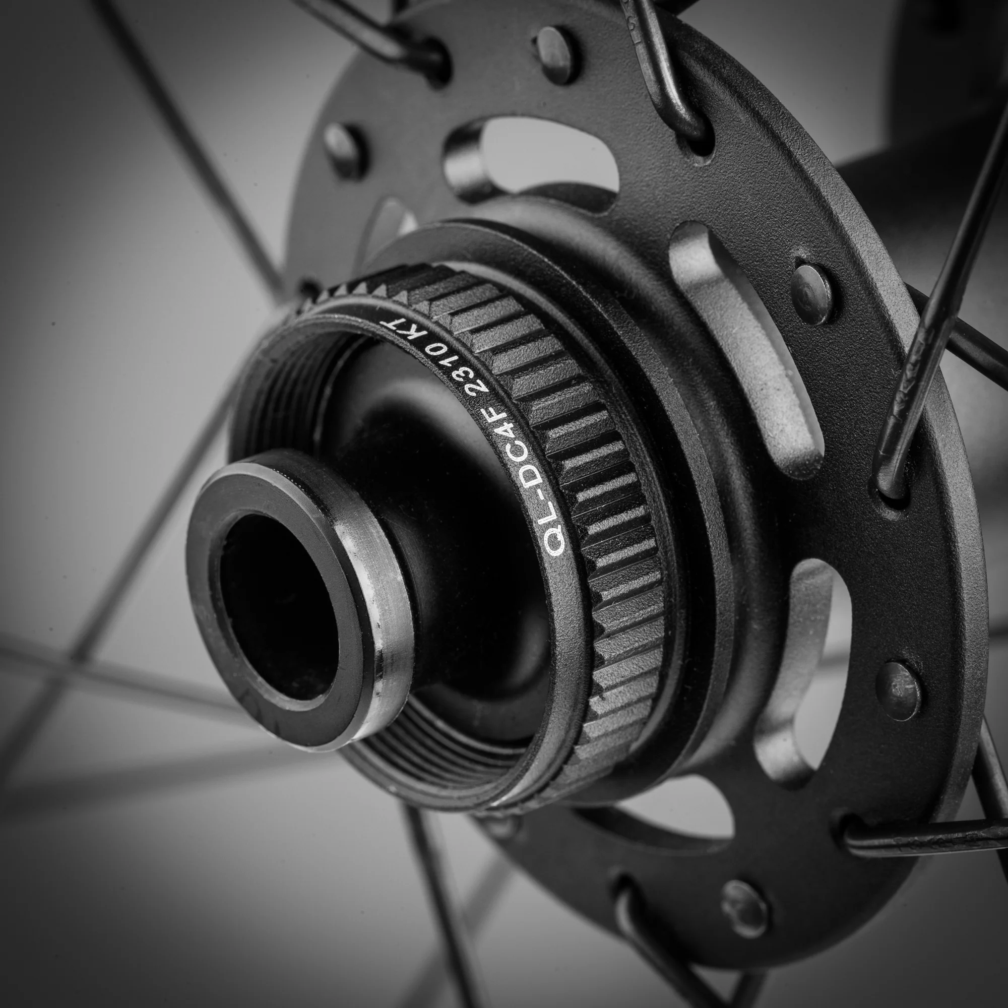 GMR 22 Carbon Tubeless Disc-Brake Gravel Wheelset - 650b - Image 6